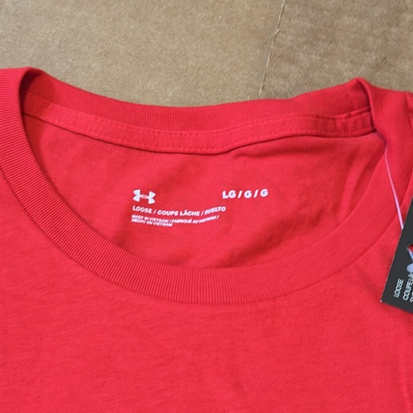Under Armour NWT Men Sport style loose short sleeve red shirt LARGE size NWT!! - Picture 4 of 5